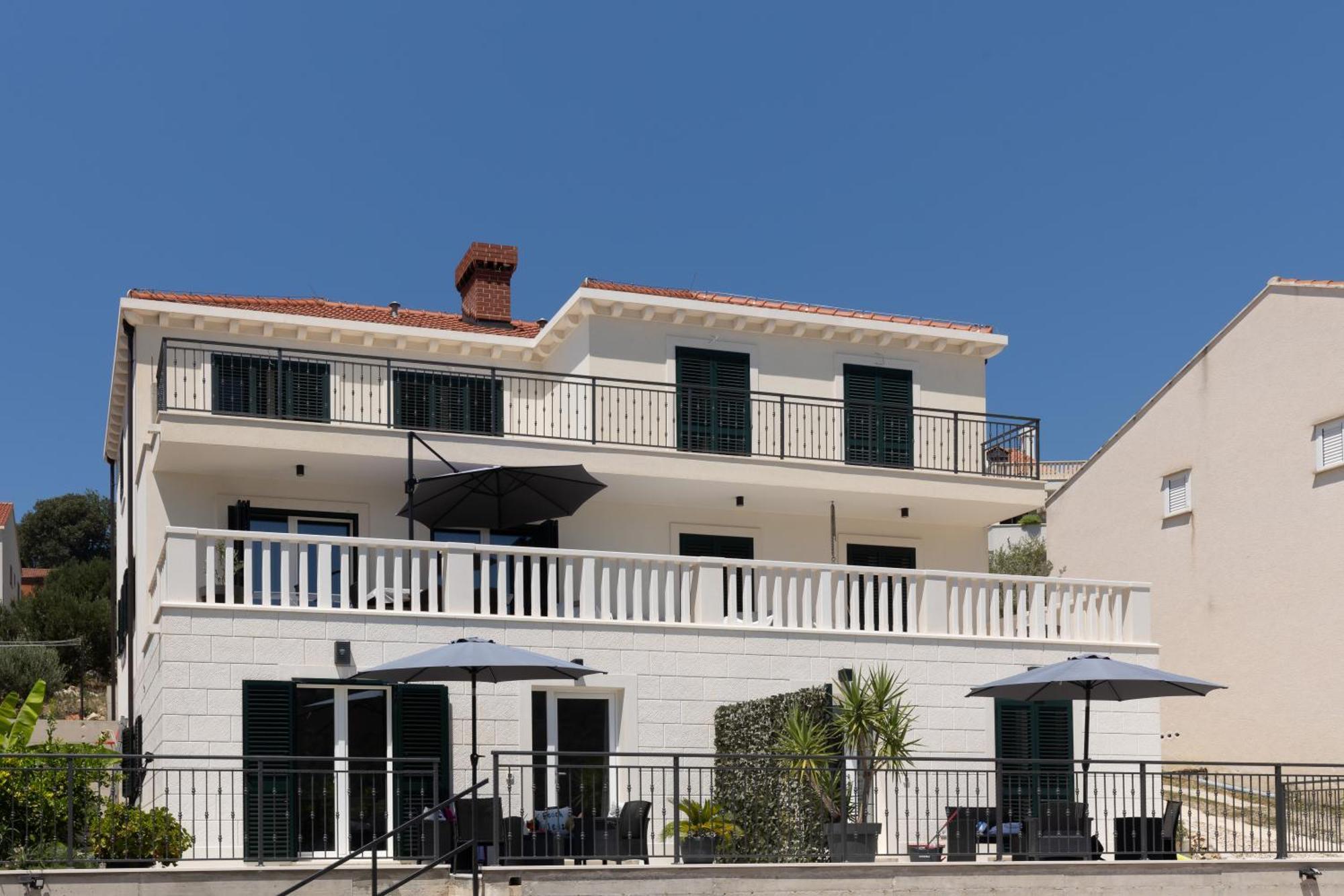 Honoris - Brand New - Private Parking - 90 M From The Beach- Terrace * Slano