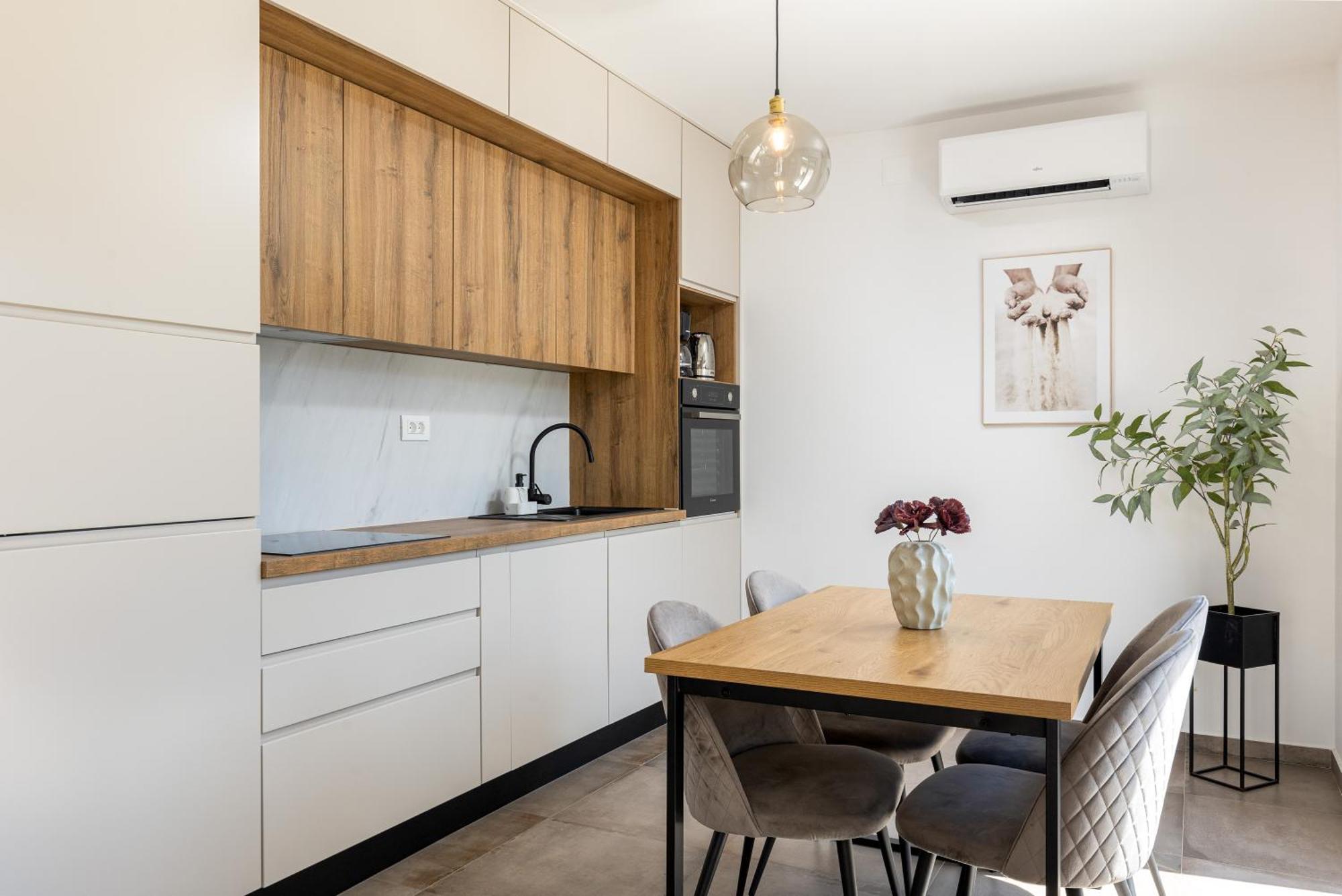 Honoris - Brand New - Private Parking - 90 M From The Beach- Terrace Slano