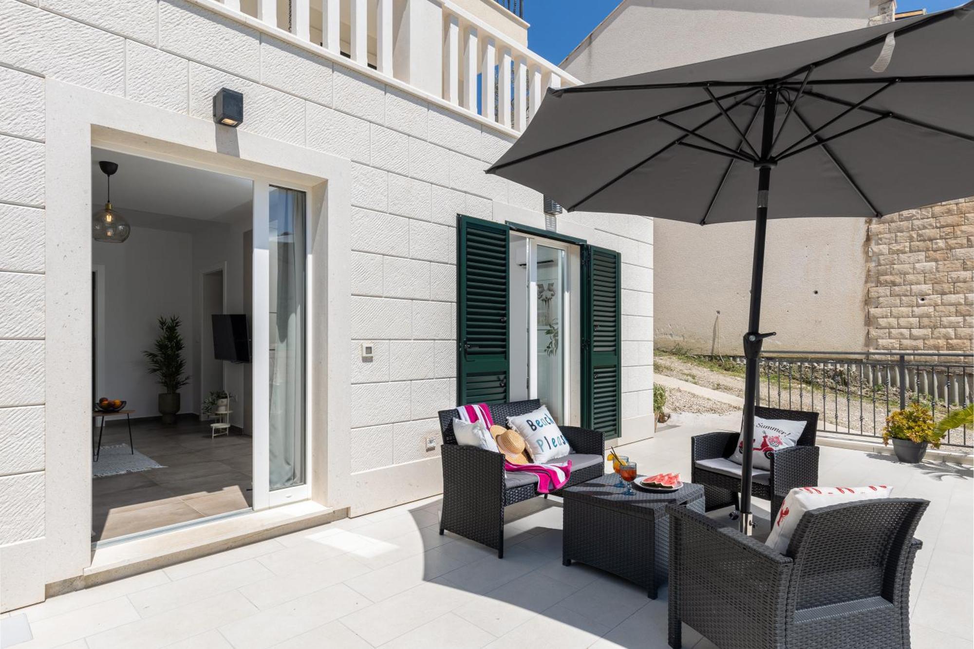 Honoris - Brand New - Private Parking - 90 M From The Beach- Terrace